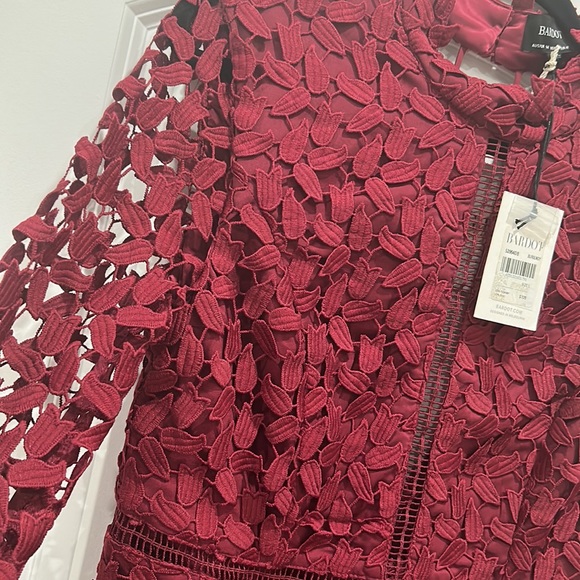 Burgundy lace dress - Picture 5 of 6